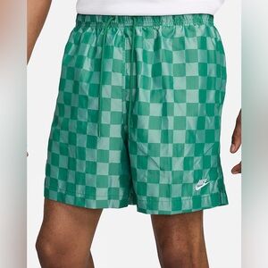 Nike Standard Fit Above Knee Checkered Shorts Green Large